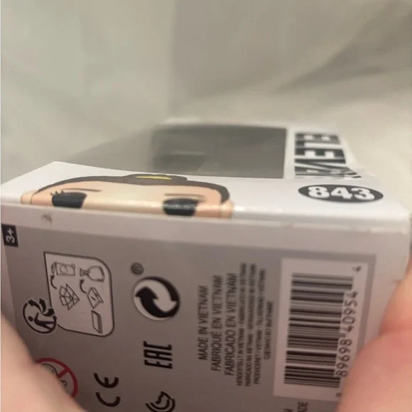 Funko Pop! Stranger Things Eleven #843 – Box Damaged - Picture 15 of 16